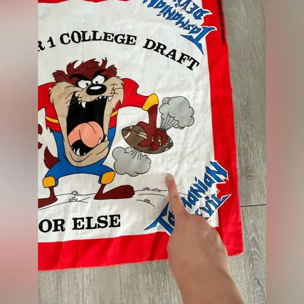 Vtg Taz 80s- college football draft- cartoon- Tasmanian devil- some damage